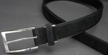 革ベルト・ファッションベルト　高級革ヌバック使用×美ツヤシルバーバックルベルト　スエードのような起毛素材の高級革を使用したモデルです　ブラック