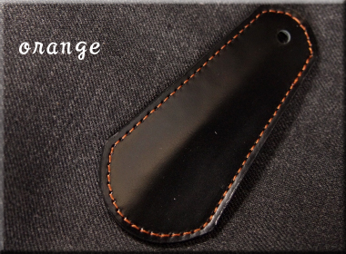 レザー小物　革製　靴べら　7色のカラーステッチが映える美しい艶のある黒革　糸はオレンジ