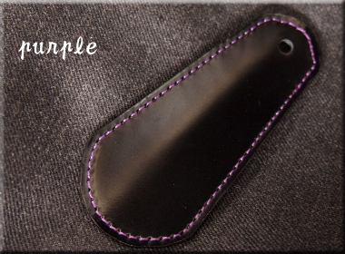 レザー小物　革製　靴べら　7色のカラーステッチが映える美しい艶のある黒革　糸はパープル
