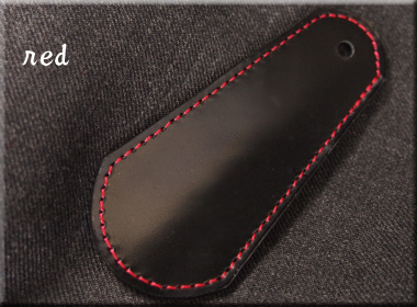 レザー小物　革製　靴べら　7色のカラーステッチが映える美しい艶のある黒革　糸はレッド